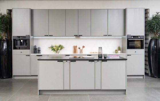 Лаконичная кухня Brutal в благородном сером