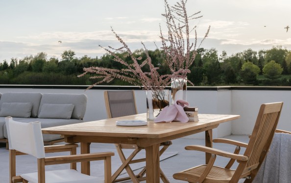 Уличная мебель из тика: Средиземноморские каникулы на собственной террасе