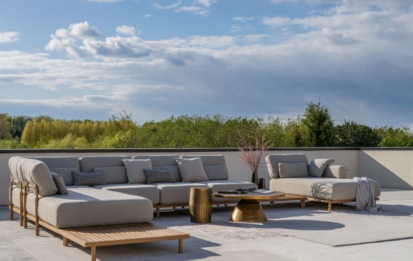 Как организовать семейное пространство на террасе: модульный диван Бэйкер