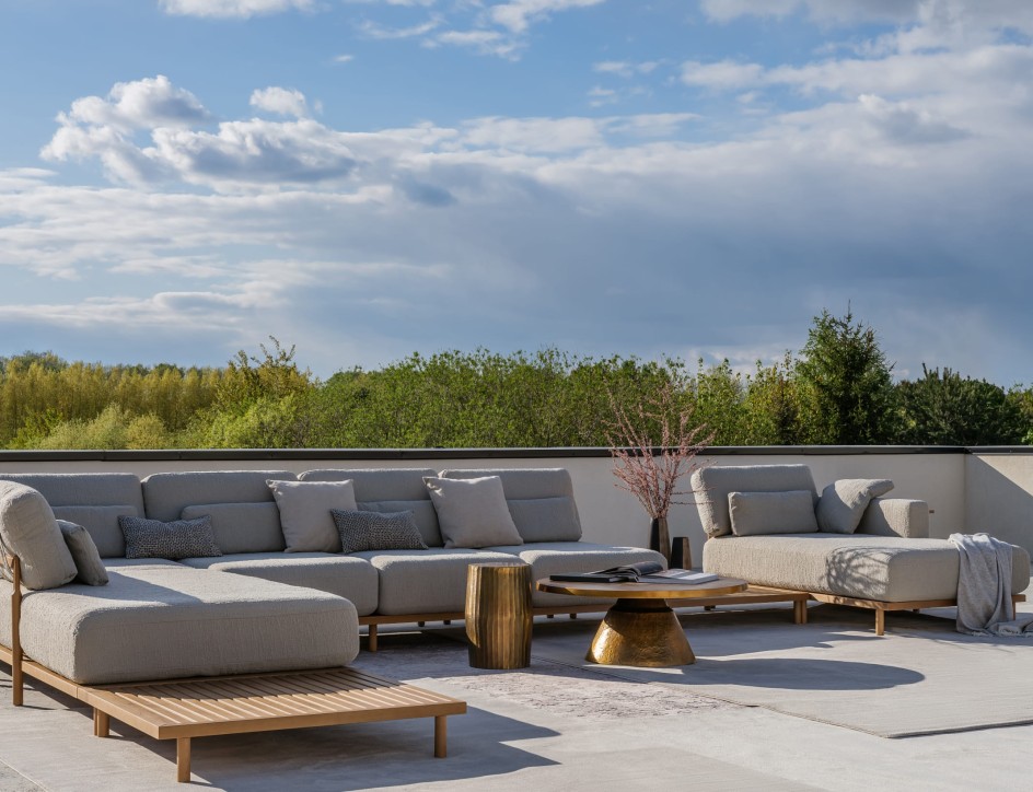 Как организовать семейное пространство на террасе: модульный диван Бэйкер