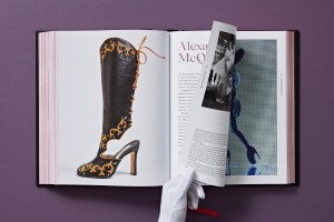 Книга «Обувь. Коллекция Музея при FIT»/ Shoes A-Z. The Collection of The Museum at FIT. Manolo Blahnik Edition