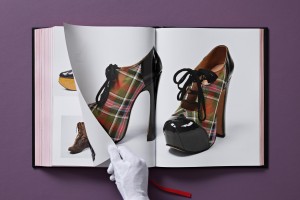Книга «Обувь. Коллекция Музея при FIT»/ Shoes A-Z. The Collection of The Museum at FIT. Manolo Blahnik Edition