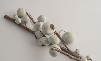 Декоративная искусственная ветвь Persimmon Branch, 79 см