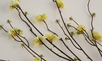 Декоративная искусственная ветвь Snow Willow Branch, 114 см