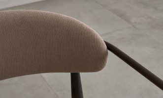 Стул Bradley тёмный с подлокотниками linen latte