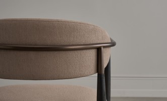 Стул Bradley тёмный с подлокотниками linen latte