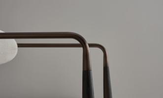 Стул Bradley тёмный с подлокотниками nomad snow