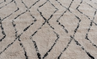 Ковёр Vasu с чёрным орнаментом