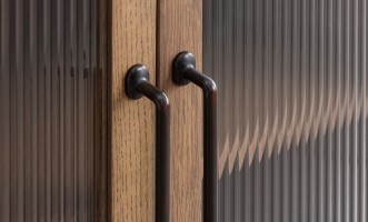 Витрина низкая трехстворчатая Ecru