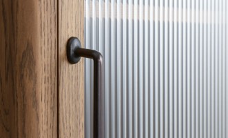 Витрина Экрю одностворчатая правая