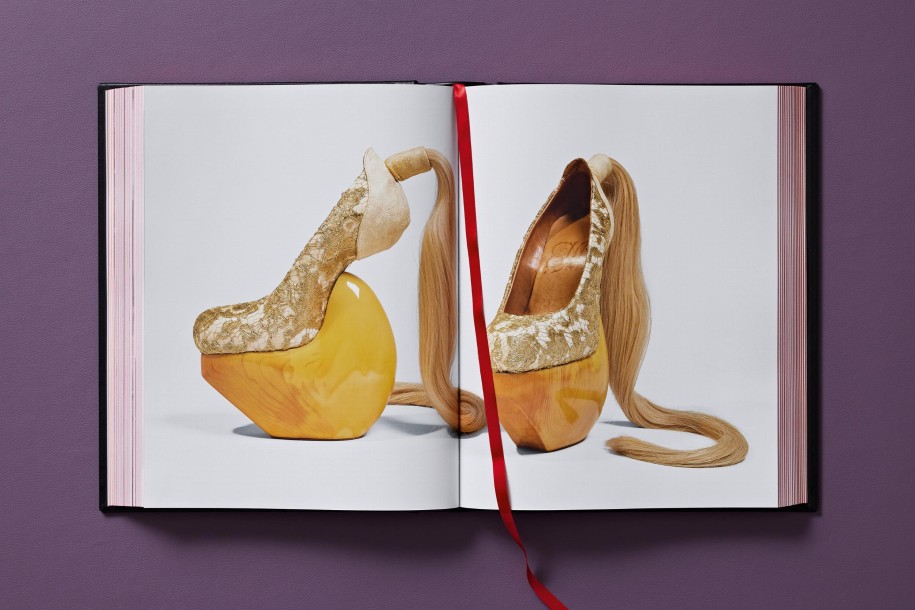 Книга «Обувь. Коллекция Музея при FIT»/ Shoes A-Z. The Collection of The Museum at FIT. Manolo Blahnik Edition