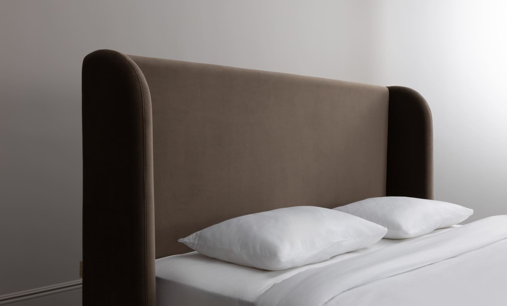 Кровать Вэйл на подиуме