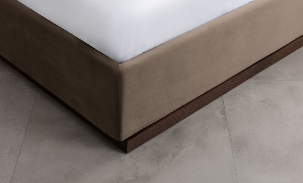 Кровать Вэйл на подиуме