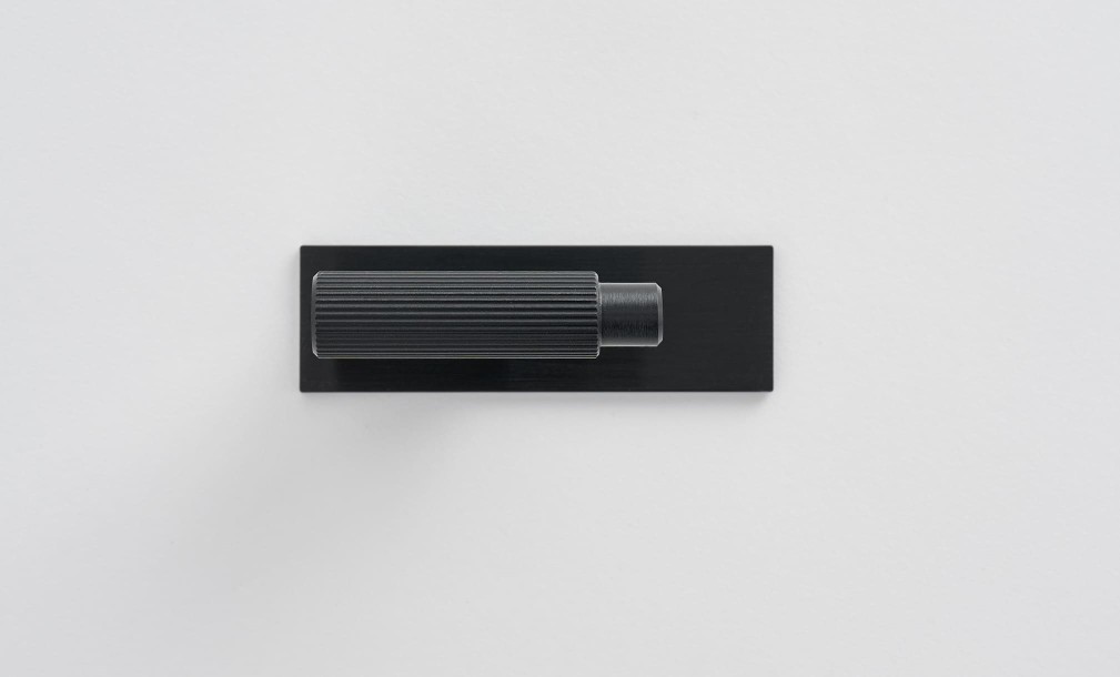 Крючок Arpa Plate чёрный 2,5×8 см