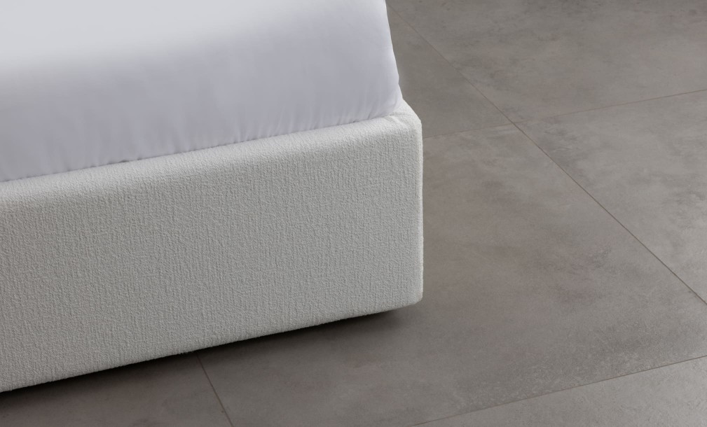 Кровать Трамонте с узким изголовьем