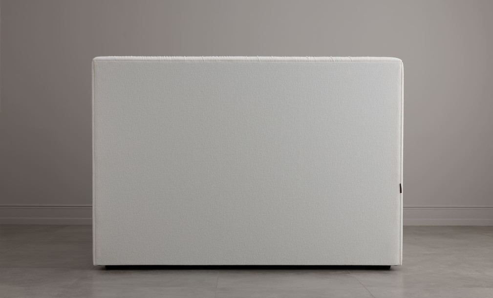 Кровать Трамонте с узким изголовьем