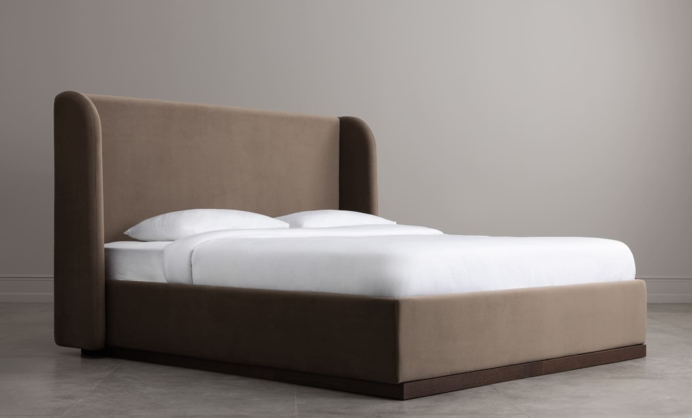Кровать Вэйл на подиуме