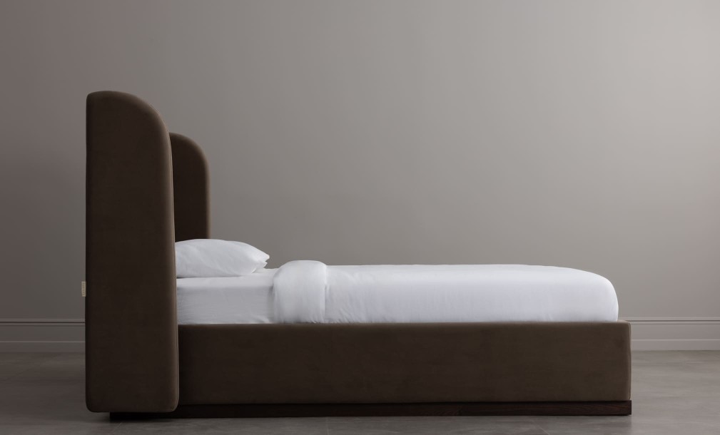 Кровать Вэйл на подиуме