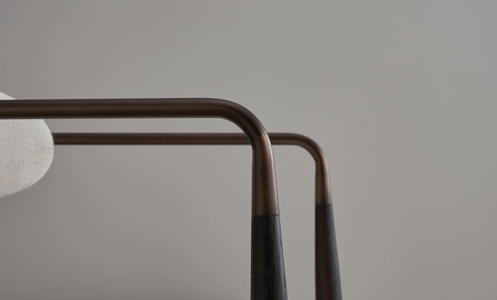 Стул Bradley тёмный с подлокотниками nomad snow