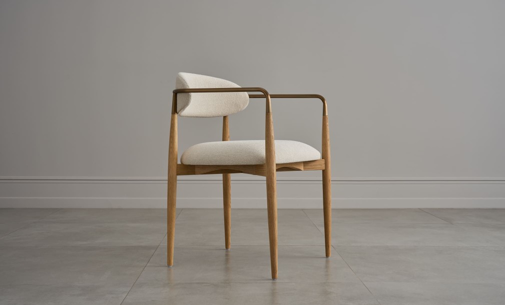 Стул Bradley светлый с подлокотниками cushing snow