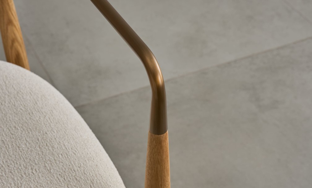 Стул Bradley светлый с подлокотниками cushing snow