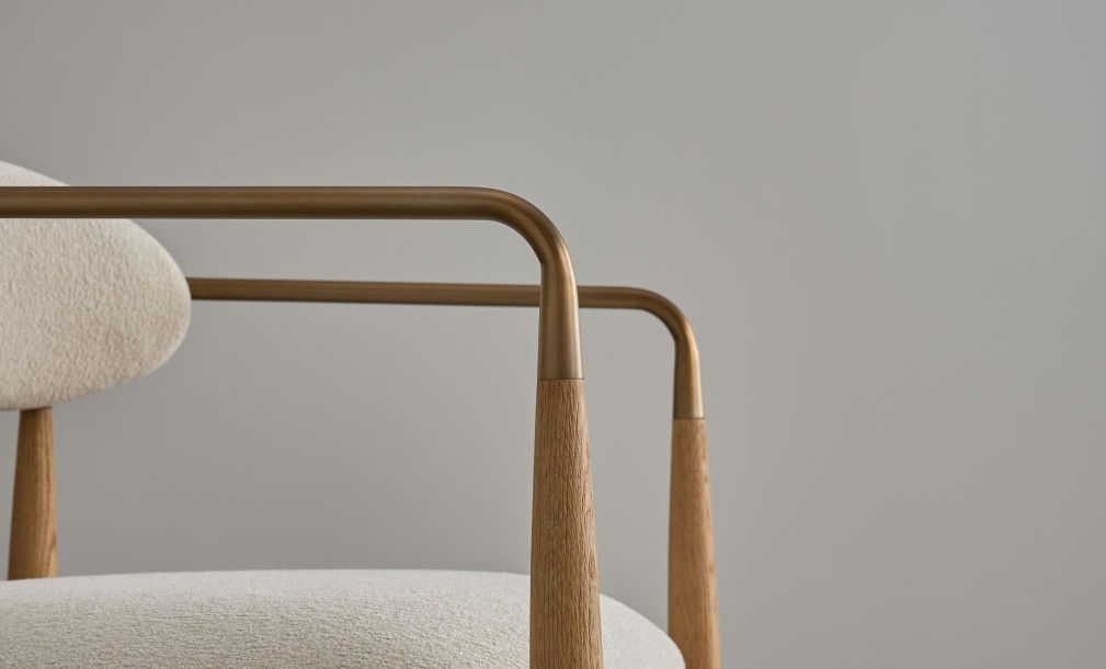 Стул Bradley светлый с подлокотниками cushing snow