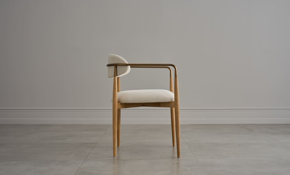 Стул Bradley светлый с подлокотниками cushing snow