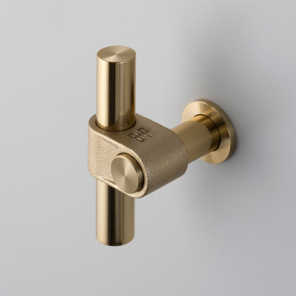 Дверная ручка Cast T-Bar Brass