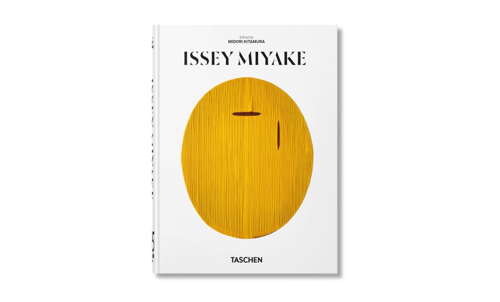 Книга «Иссей Мияке»/Miyake