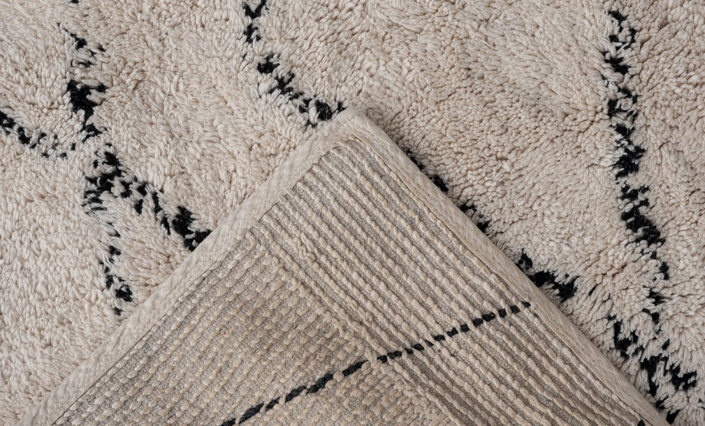 Ковёр Vasu с чёрным орнаментом