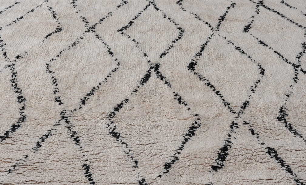 Ковёр Vasu с чёрным орнаментом