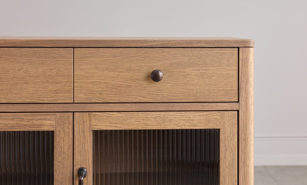 Витрина низкая трехстворчатая Ecru