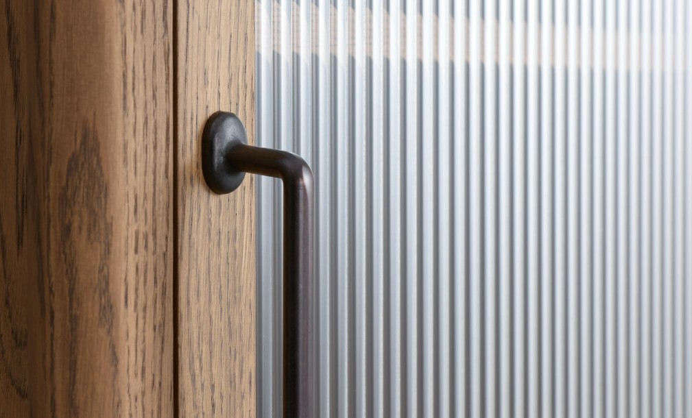 Витрина Экрю одностворчатая правая