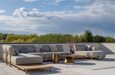 Как организовать семейное пространство на террасе: модульный диван Бэйкер