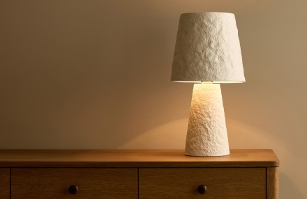 Прикосновение к свету: новая коллекция настольных ламп