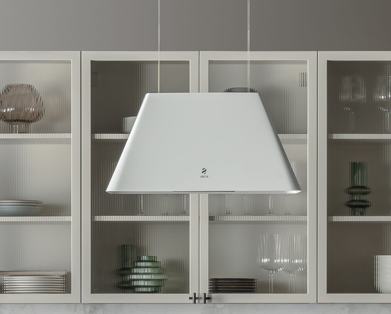 Подвесная вытяжка Elica